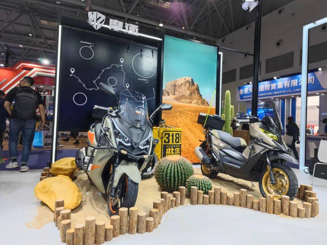 個(gè)性化摩托車藍(lán)海浮現(xiàn)，“摩逐”以工廠級(jí)專業(yè)改裝亮相摩博會(huì)